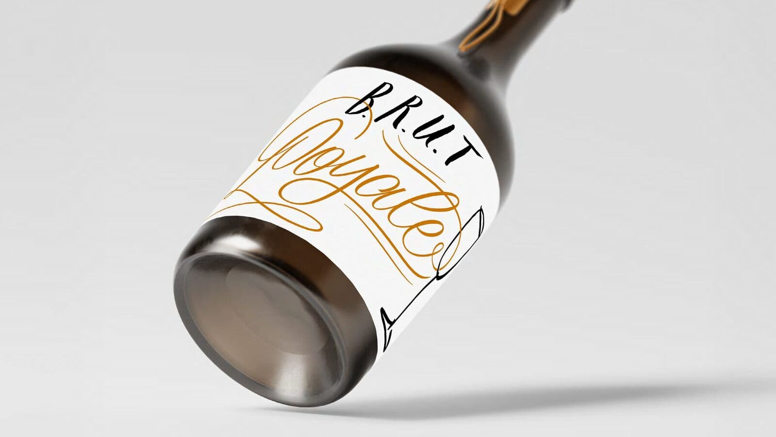 Sektflasche mit handgeschriebenem Etikett „Brut Royale“